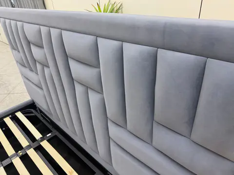 Modern Upholstered Storage King Bed, view 3 de 4